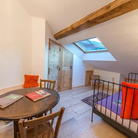 Au Cheval Blanc - Et D'hotes 3* 阿尔贝维尔